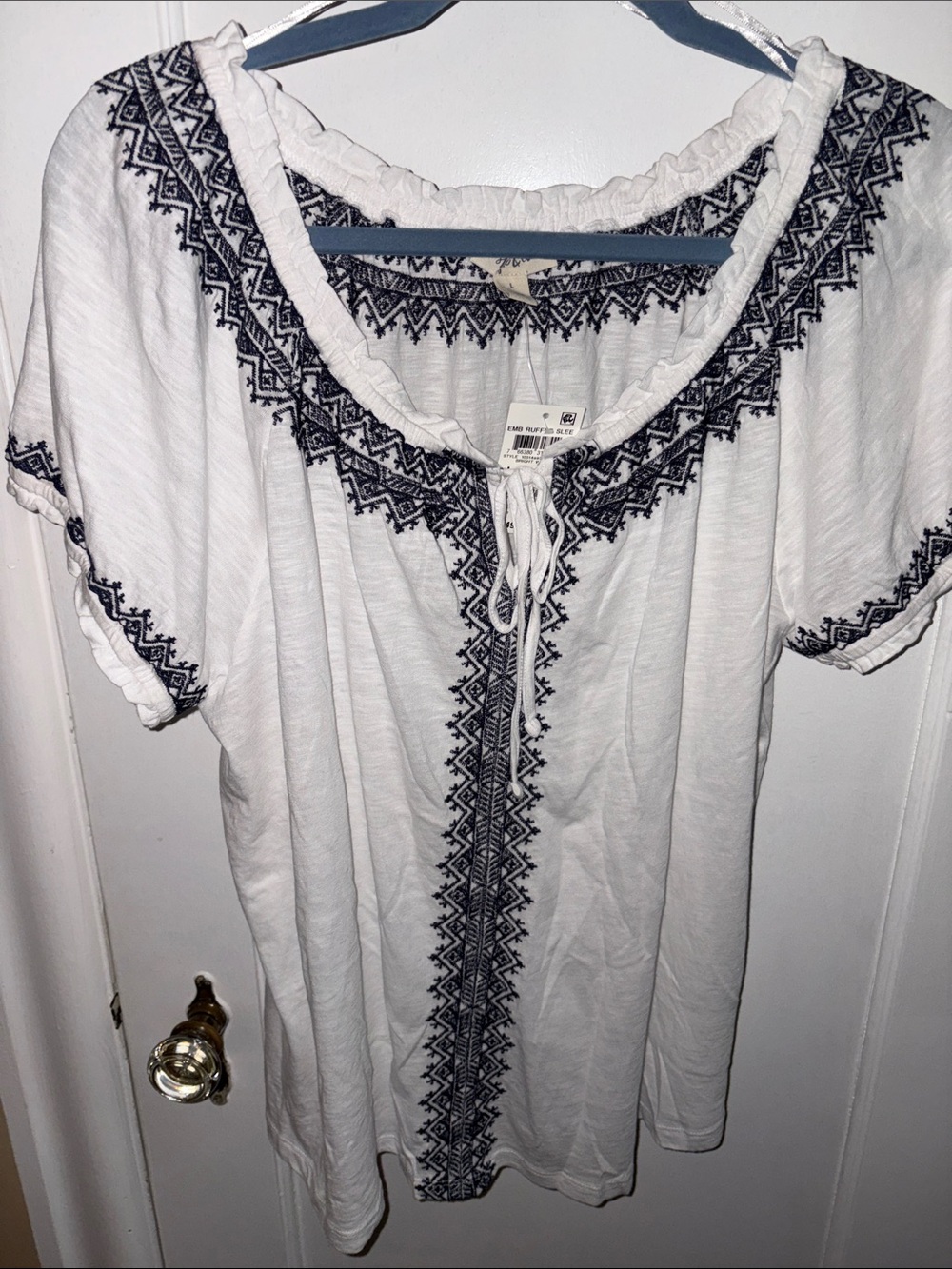 NWT Boho Embroidered Peasant Top - White with Black Trim Size Large